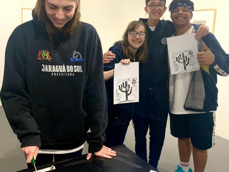 Alunos do Itinerário de Artes e Literatura visitam a exposição de matrizes originais de Lasar Segall