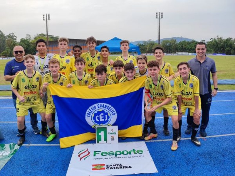 CEJ campeão da fase seletiva do Moleque Bom de Bola