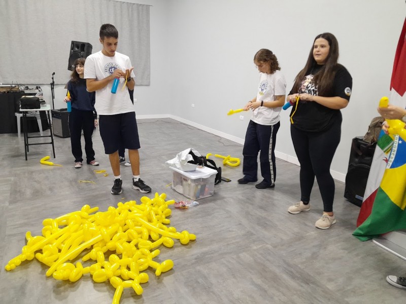 O Colégio Jaraguá promoveu uma formação inspiradora para os novos Jovens Voluntários