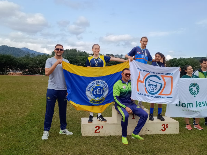 Nossos alunos deram um show no atletismo nos Jogos da Semana da Pátria em diferentes modalidades!