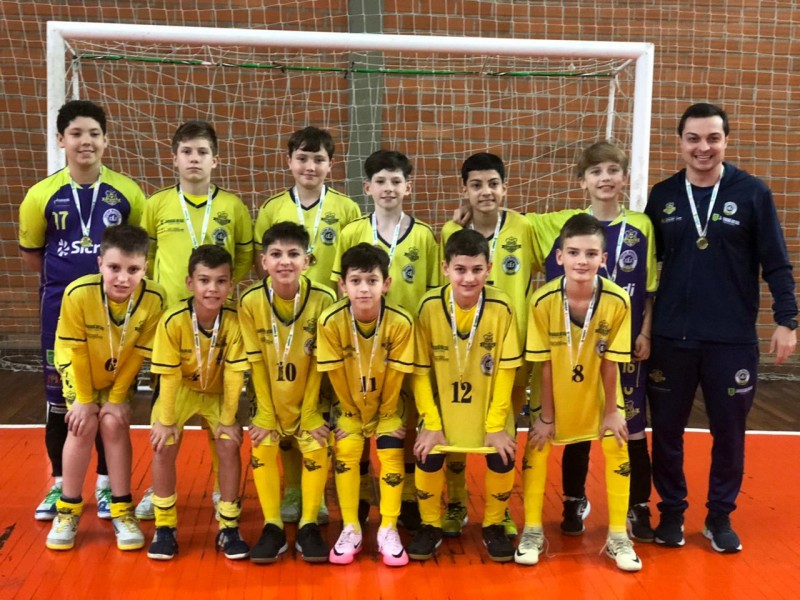 O time de Futsal Masculino conquista o 3° lugar nos Jogos Escolares da Semana da Pátria!