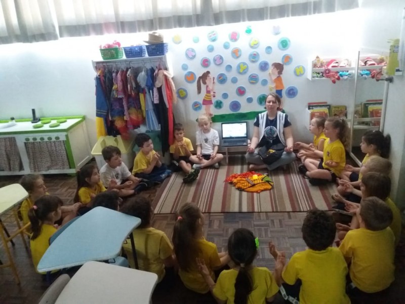 As aventuras de Yara no planeta Oculares