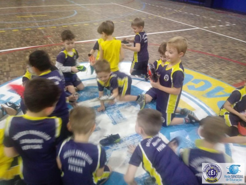 Brincando e aprendendo.