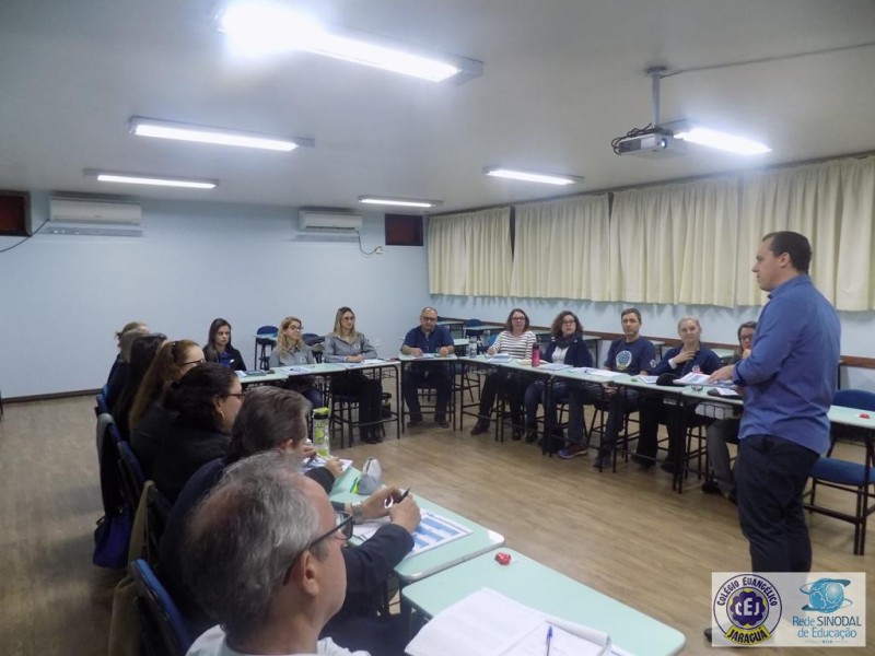 Formação para a Equipe Administrativa e Pedagógica