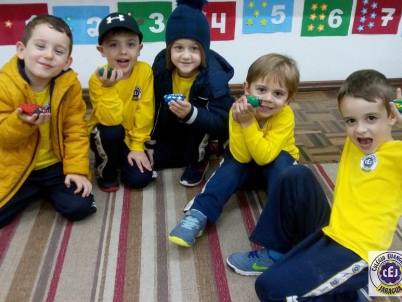 Conhecendo a letra J