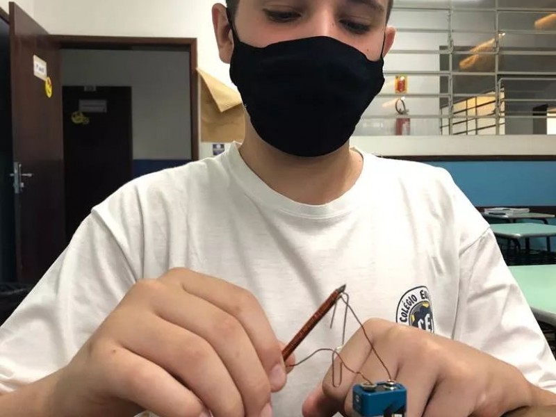 Construção de um motor simples e eletroímã