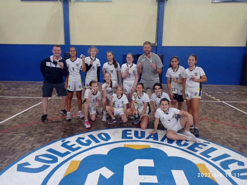 Basquetebol masculino e feminino se consagram campeões invictos da fase municipal dos Jogos Escolares de 12 a 14 anos fase Municipal