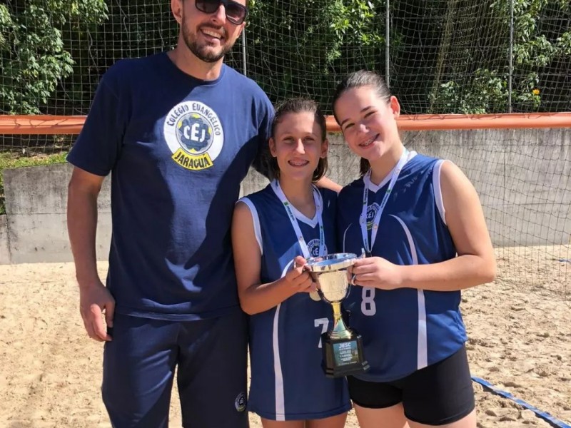 Conquistas do Colégio Evangélico Jaraguá no Vôlei de praia de 12 a 14 anos do JESC.