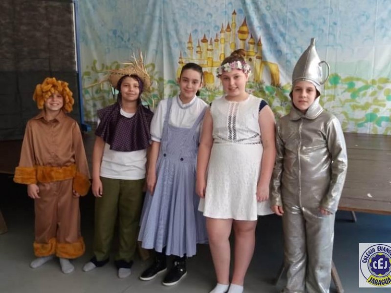 Na trilha dos tijolos amarelos