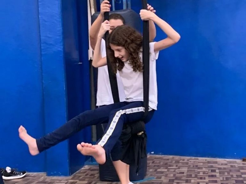 AS AULAS DE EDUCAÇÃO FÍSICA PROPORCIONAM MOVIMENTOS ESQUECIDOS