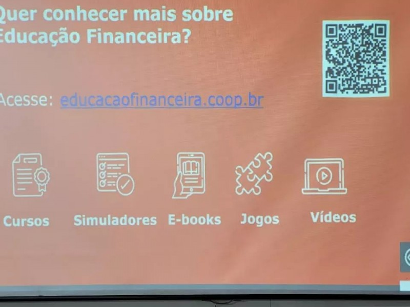Projeto de Educação Financeira, alunos do EM participando das aulas de Itinerário de Matemática