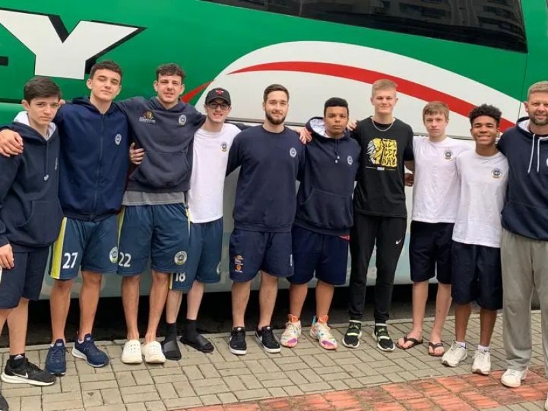 A equipe de basquetebol acaba de conquistar o 4° lugar na fase estadual dos Jogos Escolares 15 a 17 anos fase estadual em Criciúma.