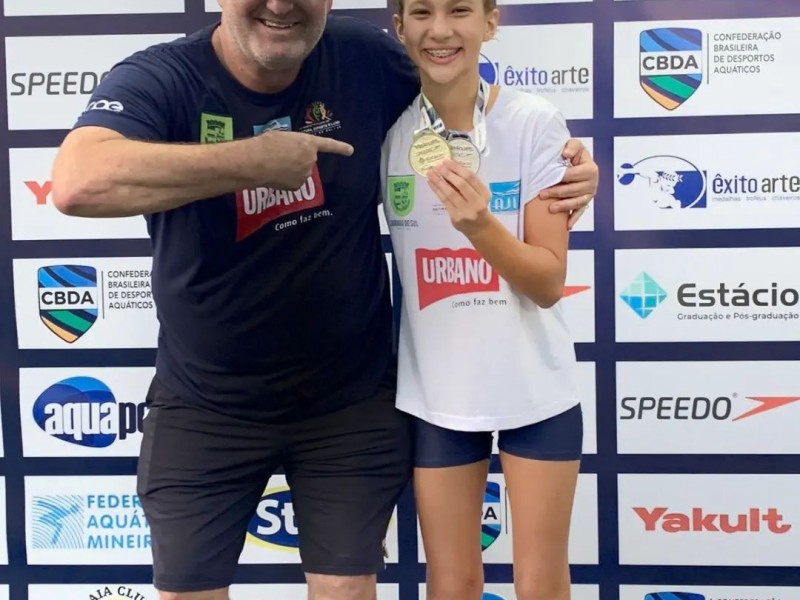 Rayssa foi CAMPEÃ BRASILEIRA 🥇100 metros costas e VICE CAMPEÃ BRAILEIRA 🥈 no nado 200 metros costas.