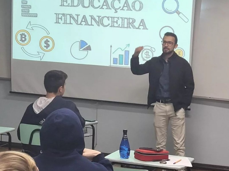 Palestra com Anderson Raimundi na disciplina de Itinerário informativo de matemática
