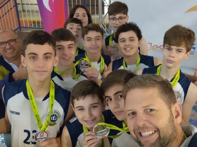 Basquete masculino do CEJ vice campeão estadual do JESC