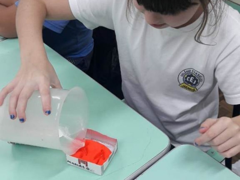 Paleontologia com massinha de modelar!