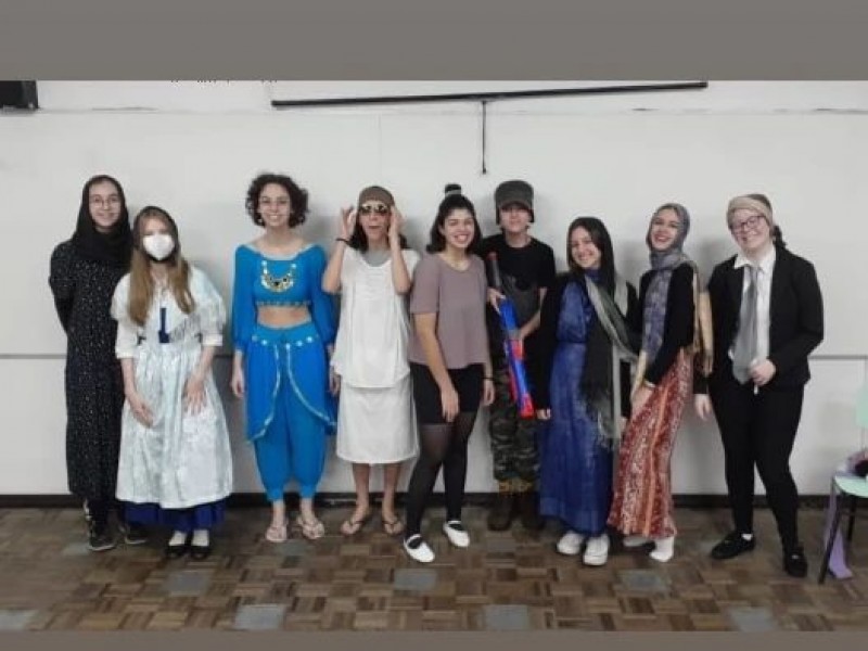 No mês de julho, os alunos dos 9º anos do EFII realizaram uma mostra cultural sobre a Ásia