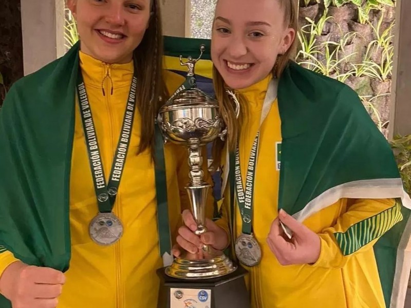 Vice-campeãs no sul americano sub 19 pela Seleção Brasileira de Voleibol