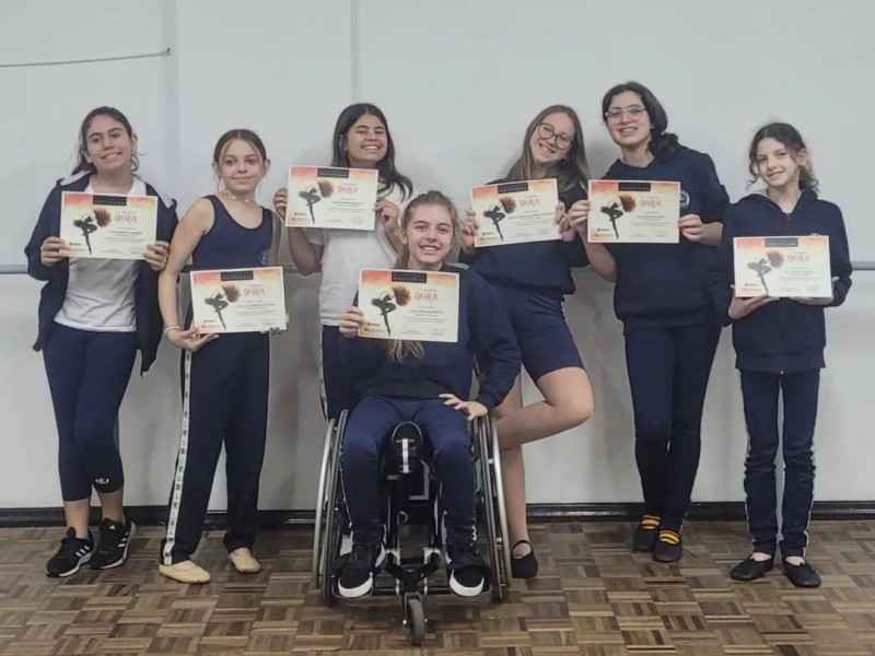 A Dança tem grandes benefícios para o desenvolvimento integral do ser humano: corpo, mente, emoções, socialização e cultura.