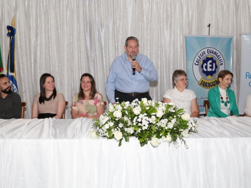 Duas solenidades, a de conclusão do Ensino Fundamental e a formatura do Ensino Médio CEJ