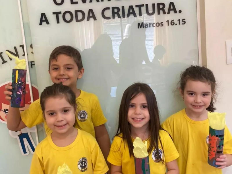 Vocês são o sal da terra. Vocês são a luz do mundo