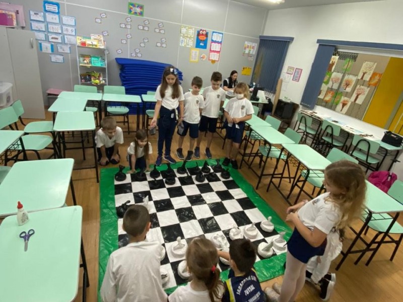 Alunos do Turno Integral na oficina de xadrez