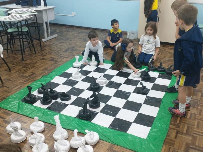 Desafiando a Mente Com o Uso do Xadrez Gigante!