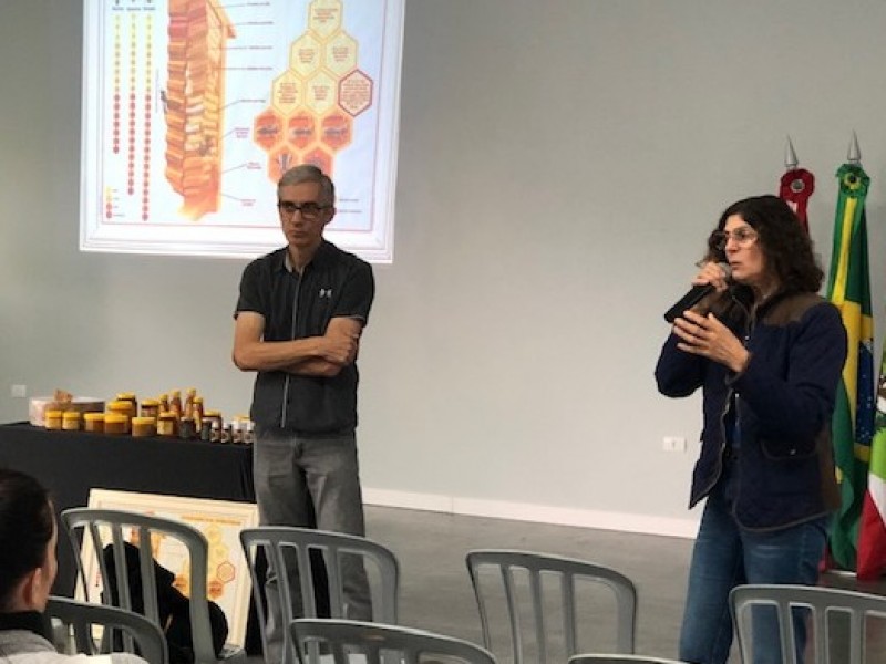 Palestra sobre apicultura com o Sr. Roberto Nagel