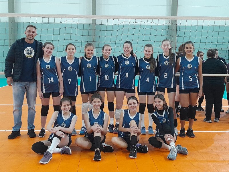 Voleibol feminino do CEJ é campeão do JESC de 12 a 14 anos fase micro regional