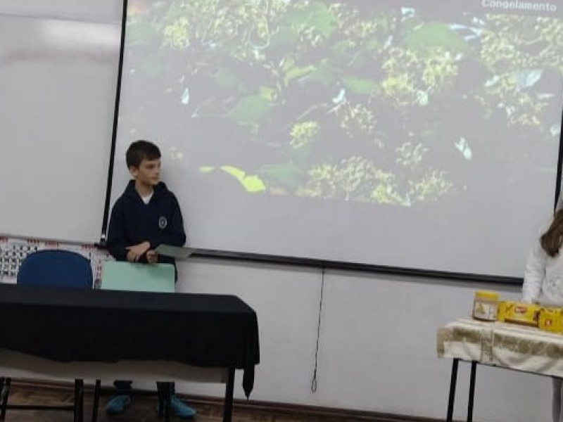 As notícias e as reportagens, relatam fatos e nos trazem informações do Brasil e do mundo.