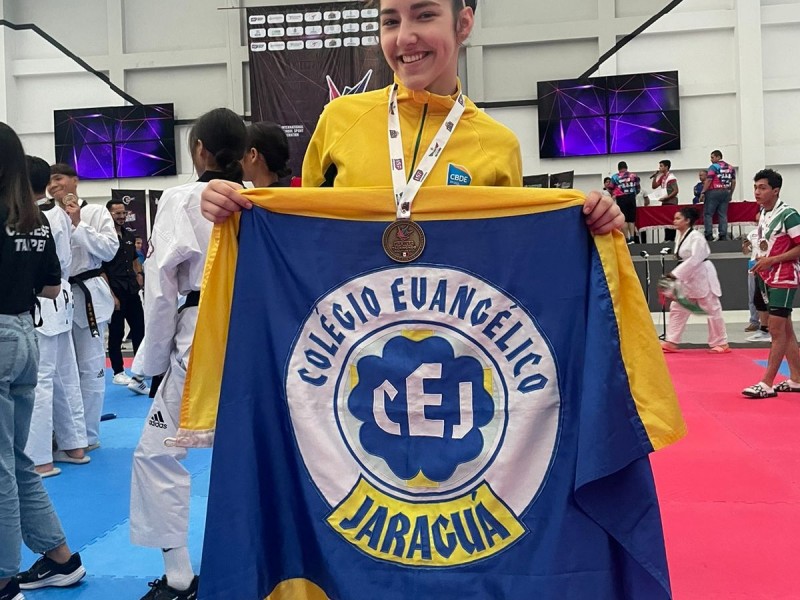 Isabelle Maestria Dalapria do CEJ é campeã mudial escolar.