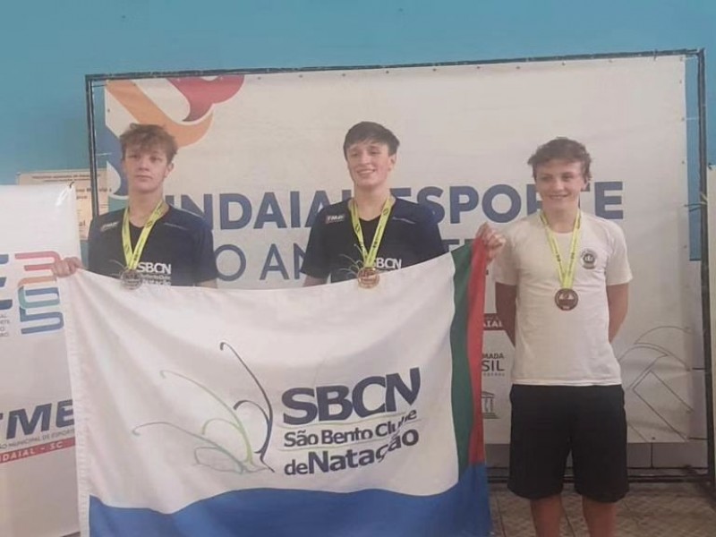 Aluno atleta Erick Lima do CEJ conquistou duas medalhas no JESC na modalidade de natação