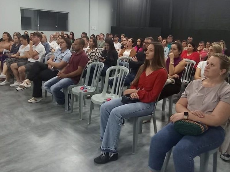 Os pais dos alunos dos 9ºs anos tiveram o seu momento no 2º EMCEJ (Dia do Ensino Médio do CEJ).