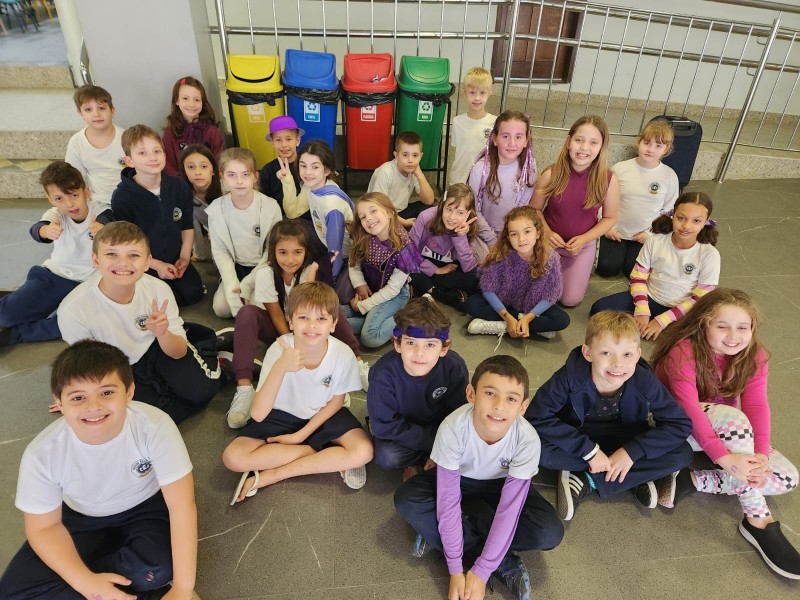 Os aluno do 3º ano B, neste semestre iniciaram o trabalho de identificar e investigar o destino dos resíduos sólidos e os impactos ambientais causados por ele