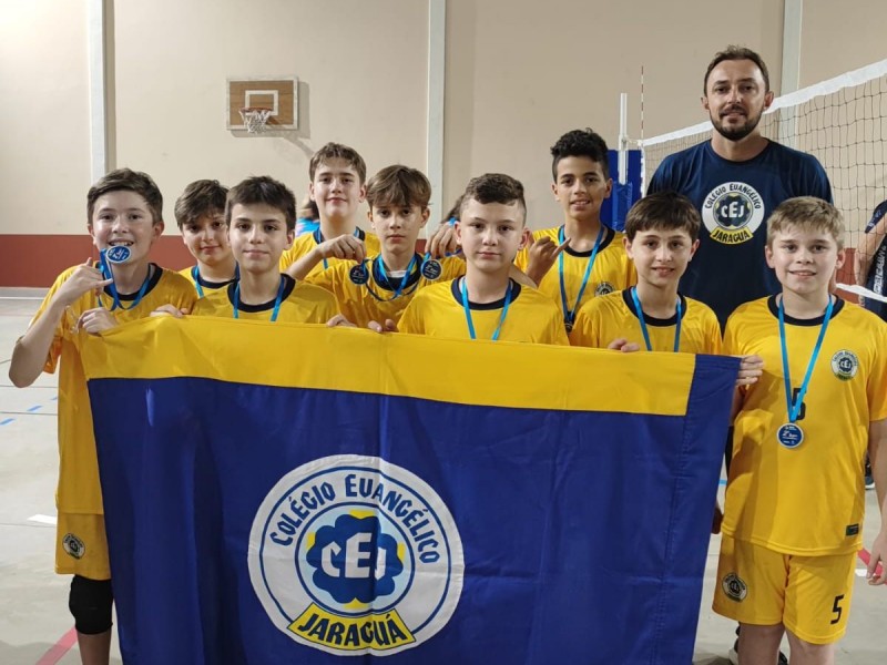Voleibol masculino e feminino sub 13 do CEJ participou da ONASE fase regional  em Brusque