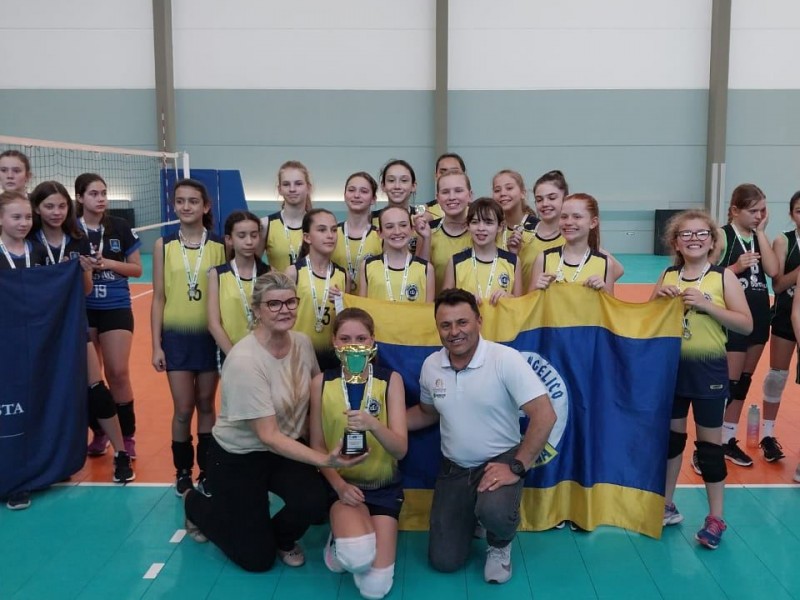 A equipe de voleibol feminino do CEJ conquista mais um título nos JOGOS ESCOLARES SEMANA DA PÁTRIA 10 a 12 anos.  Os jogos aconteceram na areninha nesta quarta feira 30/08.